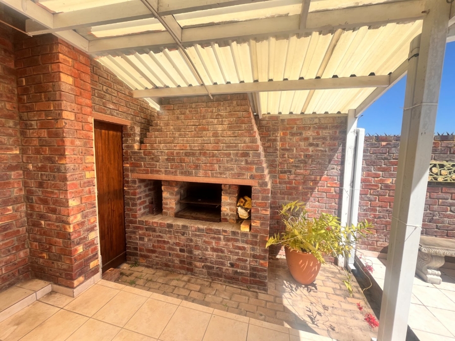 3 Bedroom Property for Sale in Wavecrest Eastern Cape